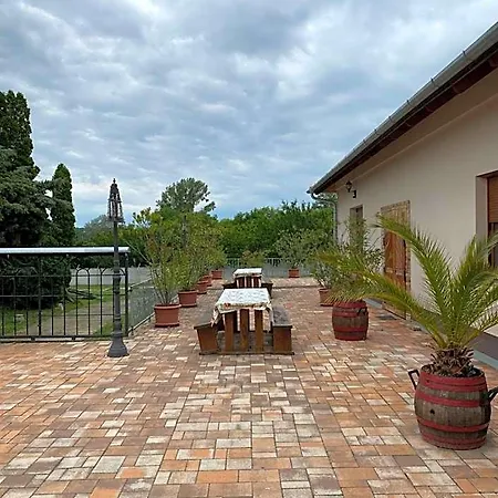 Kevevára Aparthotel 3*